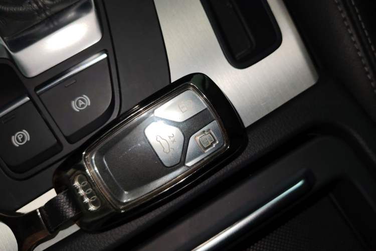 Used Audi Q5L 2020 Updated 40 TFSI Prestige Fashion Edition Vehicle Key