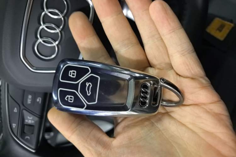 Used Audi Q5L 2020 Updated 40 TFSI Prestige Fashion Edition Vehicle Key