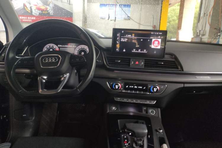 Used Audi Q5L 2021 40 TFSI Luxury Dynamic Edition Audio And AC Panel