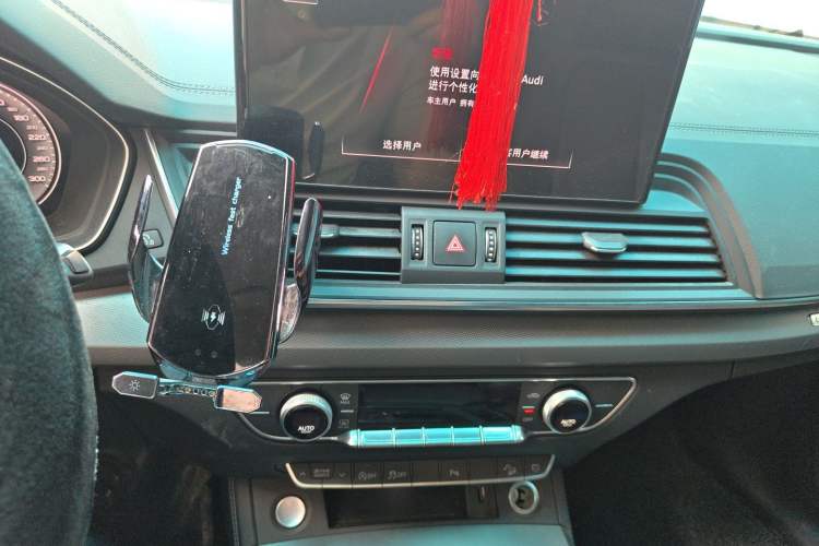 Used Audi Q5L 2021 40 TFSI Fashionable and Elegant Edition Audio And AC Panel