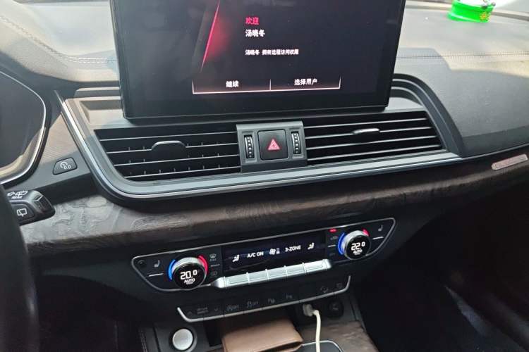 Used Audi Q5L 2021 40 TFSI Luxury Prestige Edition Audio And AC Panel