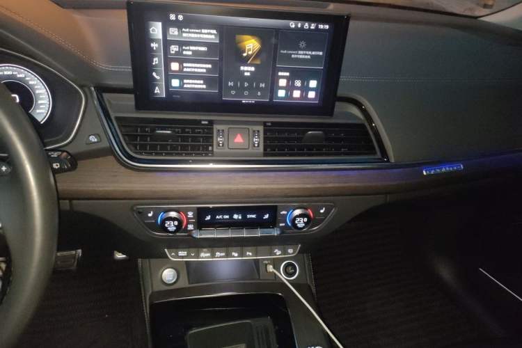 Used Audi Q5L 2021 45 TFSI Luxury Dynamic Edition Audio And AC Panel