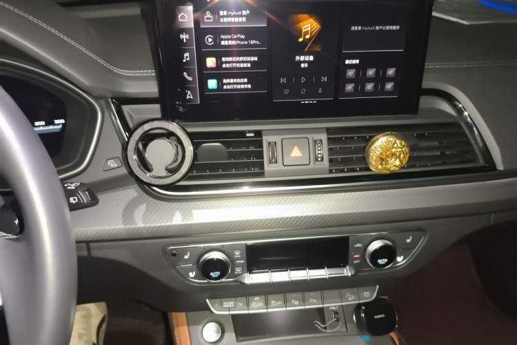 Used Audi Q5L 2021 40 TFSI Luxury Dynamic Edition Audio And AC Panel