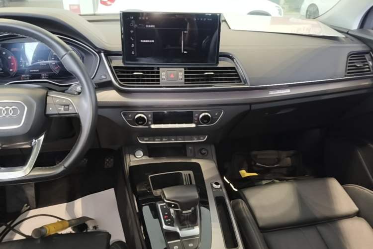 Used Audi Q5L 2021 40 TFSI Luxury Dynamic Edition Audio And AC Panel
