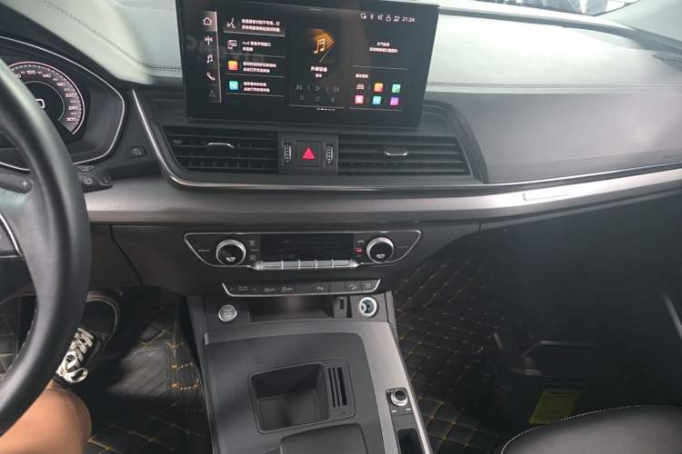 Used Audi Q5L 2021 40 TFSI Fashionable and Elegant Edition Audio And AC Panel