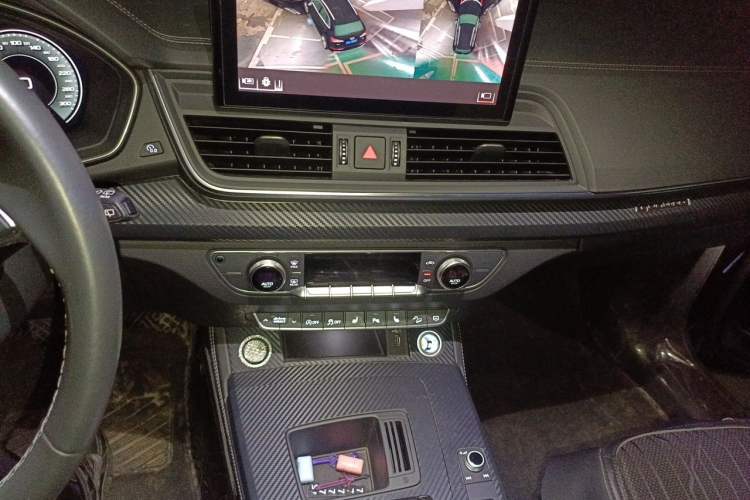 Used Audi Q5L 2021 40 TFSI Fashionable and Elegant Edition Audio And AC Panel