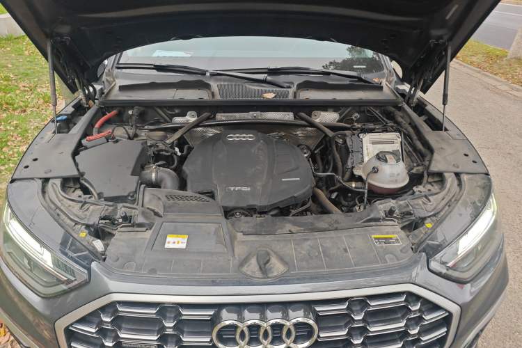 Used Audi Q5L 2021 40 TFSI Fashion Dynamic Model Engine Bay