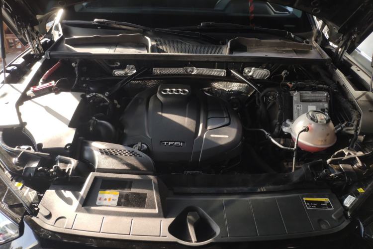 Used Audi Q5L 2021 40 TFSI Fashion Dynamic Model Engine Bay