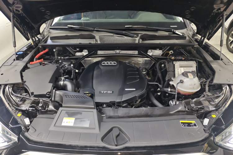 Used Audi Q5L 2021 40 TFSI Fashion Dynamic Model Engine Bay