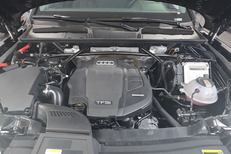 Used Audi Q5L 2021 40 TFSI Fashionable and Elegant Edition Engine Bay