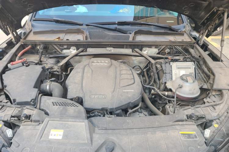 Used Audi Q5L 2021 40 TFSI Fashion Dynamic Model Engine Bay