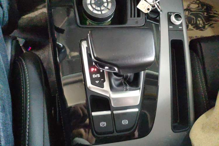 Used Audi Q5L 2021 40 TFSI Fashion Dynamic Model Gear Lever