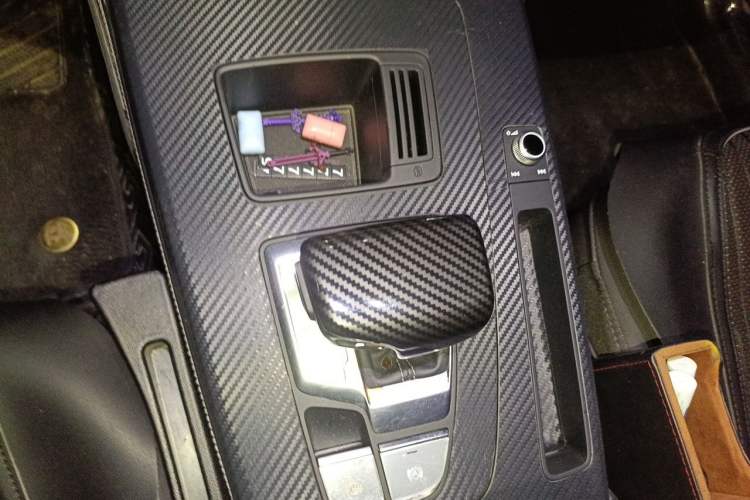 Used Audi Q5L 2021 40 TFSI Fashionable and Elegant Edition Gear Lever