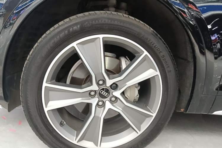 Used Audi Q5L 2021 45 TFSI Luxury Dynamic Edition Left Front Wheel Hub