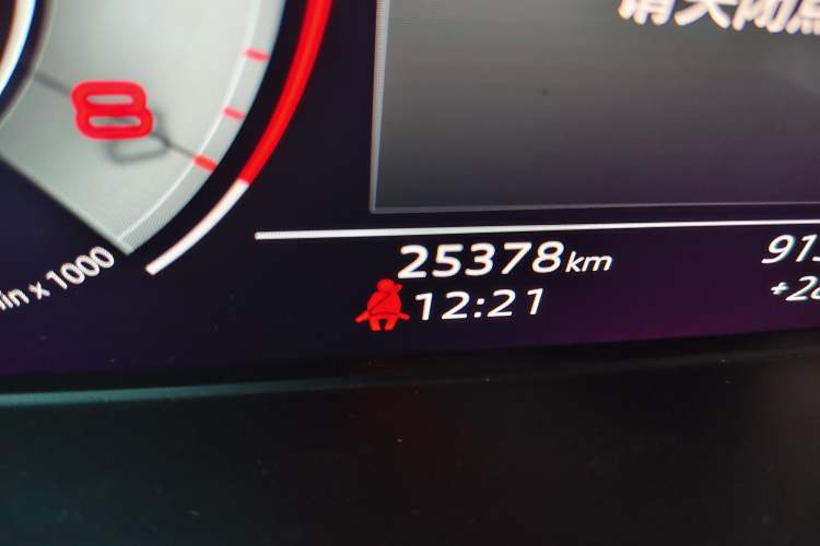 Used Audi Q5L 2021 40 TFSI Fashionable and Elegant Edition Odometer Close Up