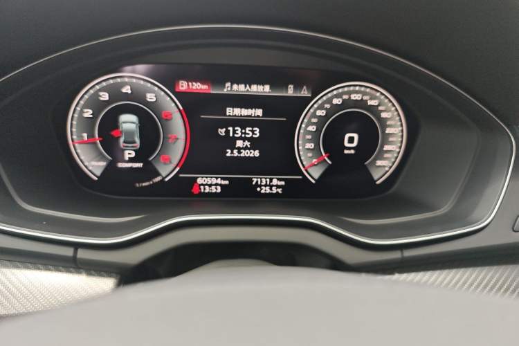 Used Audi Q5L 2021 40 TFSI Luxury Dynamic Edition Odometer Close Up