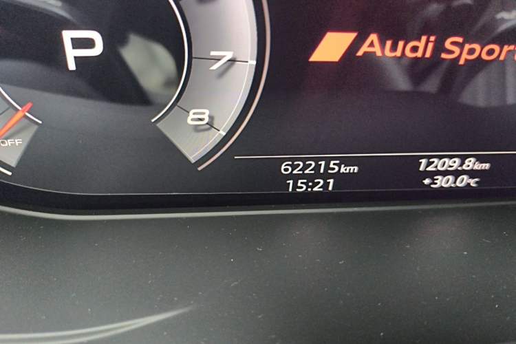 Used Audi Q5L 2021 40 TFSI Fashion Dynamic Model Odometer Close Up