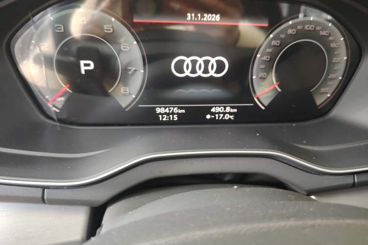 Used Audi Q5L 2021 40 TFSI Fashion Dynamic Model Odometer Close Up