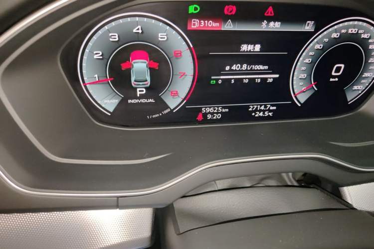 Used Audi Q5L 2021 40 TFSI Fashionable and Elegant Edition Odometer Close Up