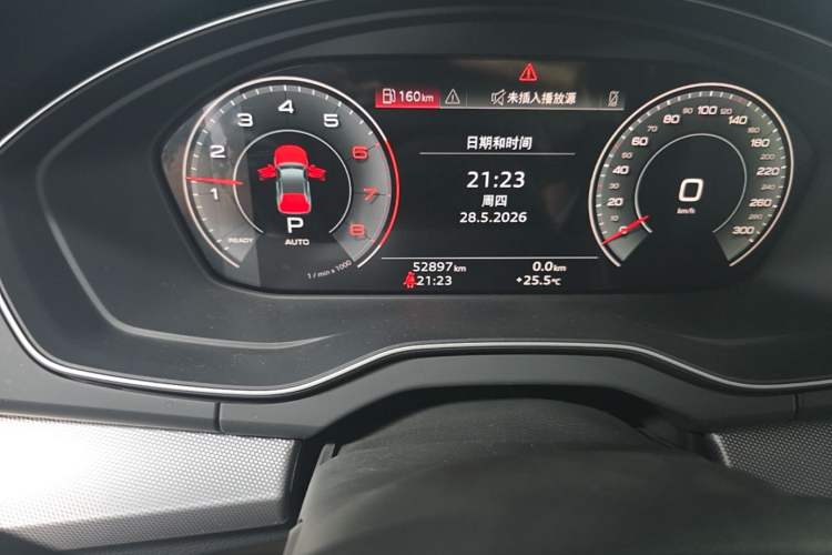 Used Audi Q5L 2021 40 TFSI Fashionable and Elegant Edition Odometer Close Up