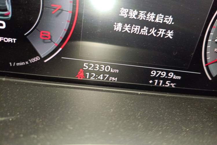 Used Audi Q5L 2021 40 TFSI Fashionable and Elegant Edition Odometer Close Up