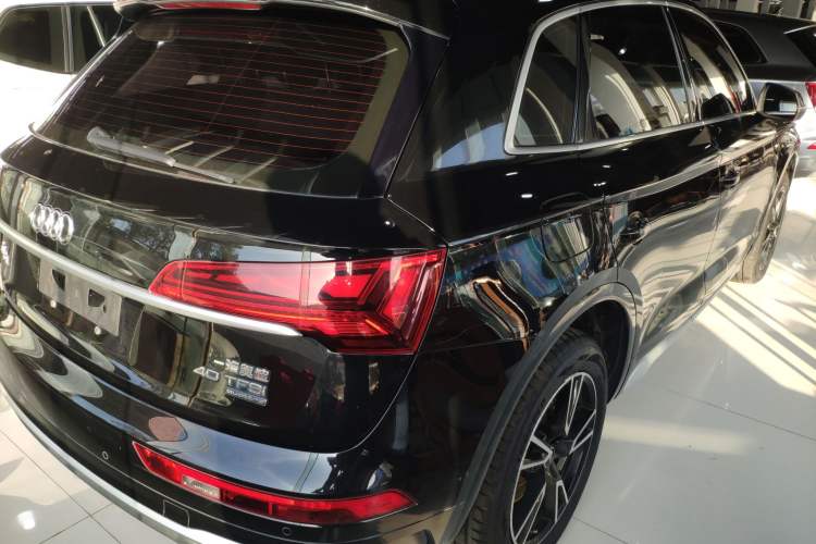 Used Audi Q5L 2021 40 TFSI Fashion Dynamic Model Rear Right 45 Deg