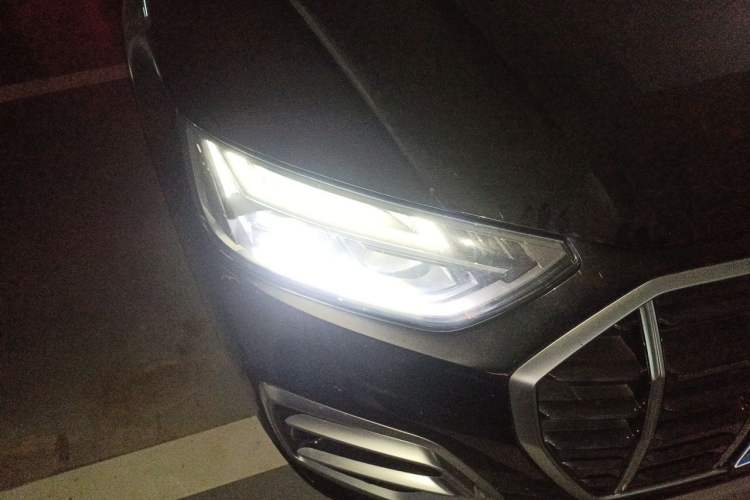 Used Audi Q5L 2021 40 TFSI Fashionable and Elegant Edition Right Front Headlight