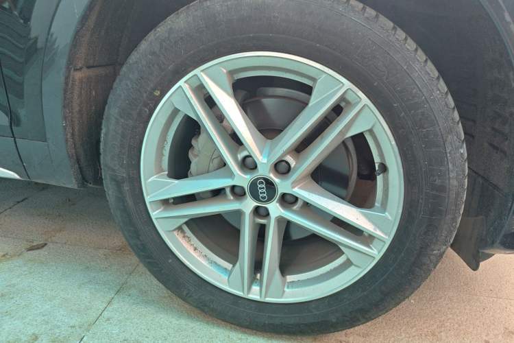 Used Audi Q5L 2021 40 TFSI Fashionable and Elegant Edition Right Front Wheel Hub