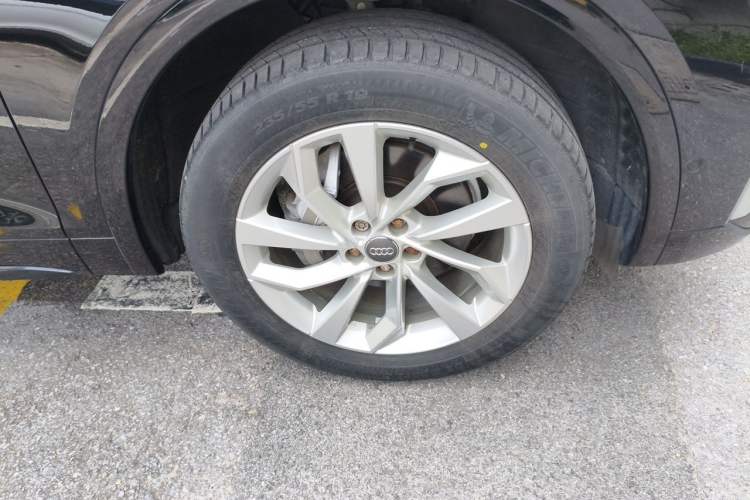 Used Audi Q5L 2021 40 TFSI Luxury Dynamic Edition Right Front Wheel Hub