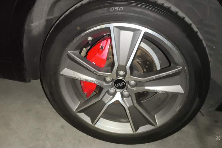 Used Audi Q5L 2021 40 TFSI Luxury Dynamic Edition Right Front Wheel Hub