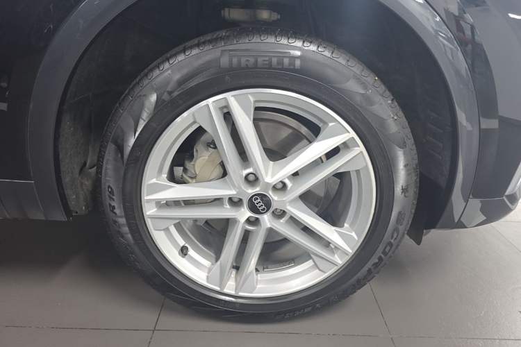 Used Audi Q5L 2021 40 TFSI Fashionable and Elegant Edition Right Front Wheel Hub