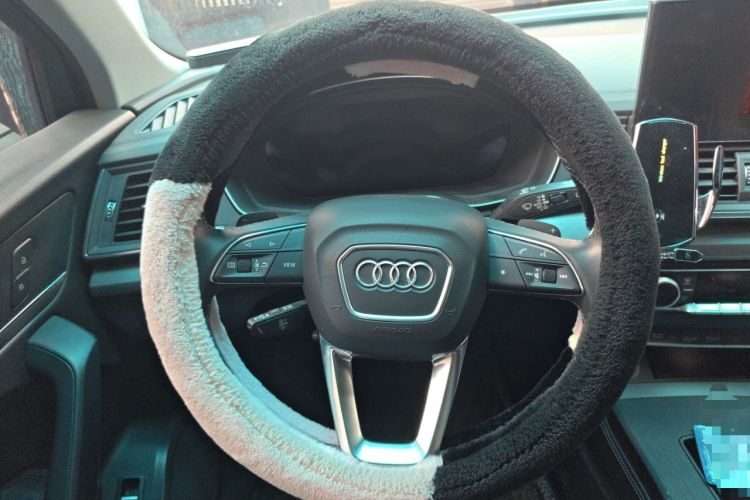 Used Audi Q5L 2021 40 TFSI Fashionable and Elegant Edition Steering Wheel