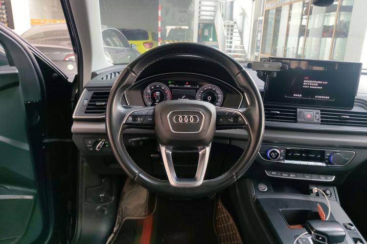 Used Audi Q5L 2021 40 TFSI Fashionable and Elegant Edition Steering Wheel