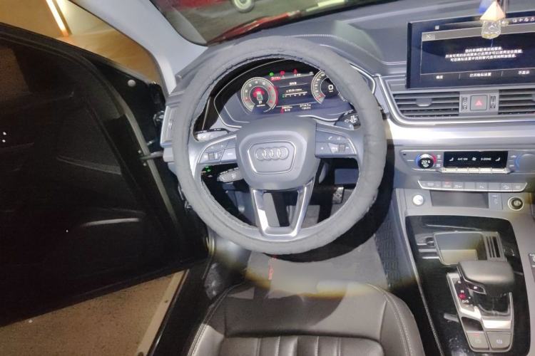 Used Audi Q5L 2021 40 TFSI Fashionable and Elegant Edition Steering Wheel
