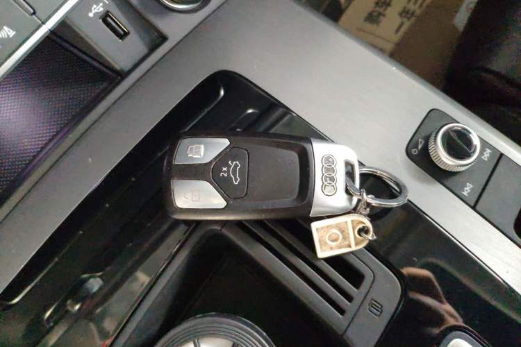 Used Audi Q5L 2021 40 TFSI Fashion Dynamic Model Vehicle Key