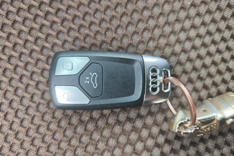 Used Audi Q5L 2021 40 TFSI Fashion Dynamic Model Vehicle Key