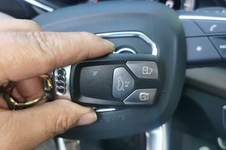 Used Audi Q5L 2021 40 TFSI Luxury Prestige Edition Vehicle Key