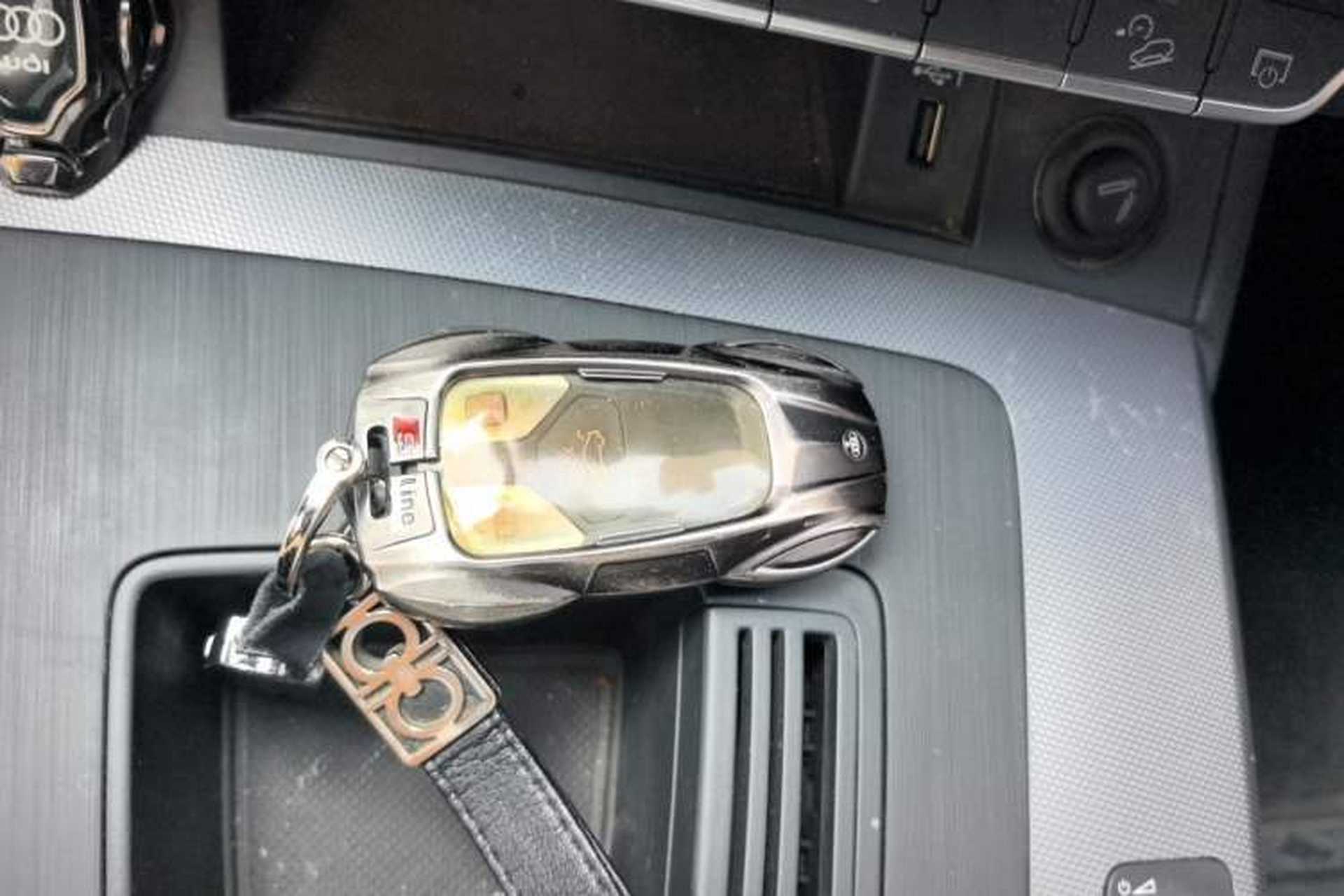 Used Audi Q5L 2021 40 TFSI Fashionable and Elegant Edition Vehicle Key