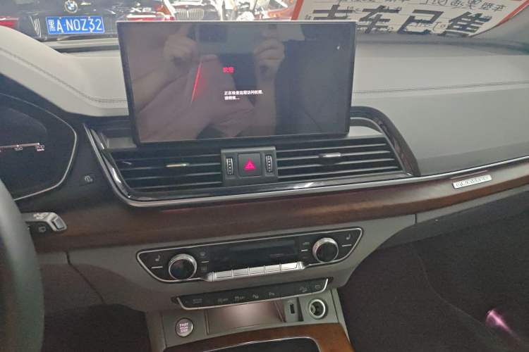 Used Audi Q5L 2021 40 TFSI Luxury Dynamic Edition Audio And AC Panel