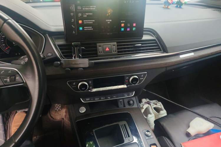 Used Audi Q5L 2021 45 TFSI Luxury Dynamic Edition Audio And AC Panel