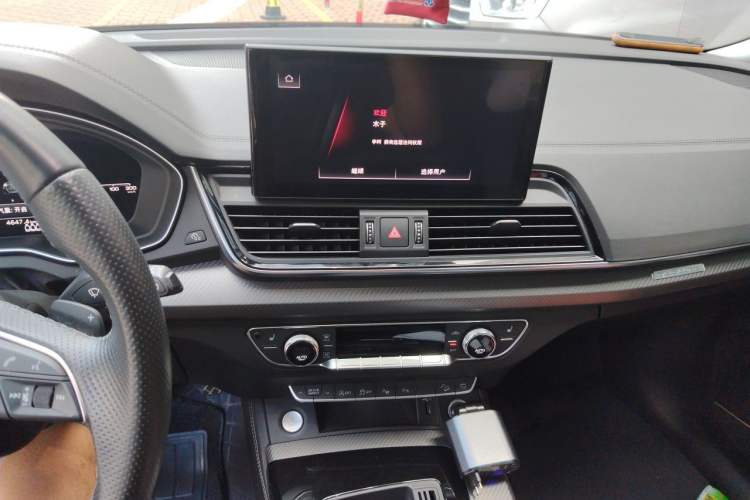 Used Audi Q5L 2021 45 TFSI Luxury Dynamic Edition Audio And AC Panel