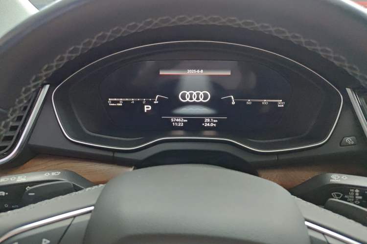 Used Audi Q5L 2021 40 TFSI Luxury Dynamic Edition Odometer Close Up