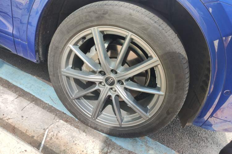 Used Audi Q5L 2021 40 TFSI Luxury Dynamic Edition Right Front Wheel Hub