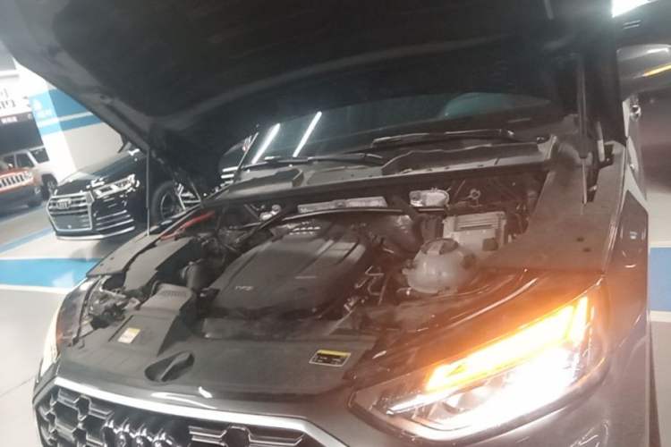 Used Audi Q5L 2021 40 TFSI Luxury Dynamic Edition Engine Bay