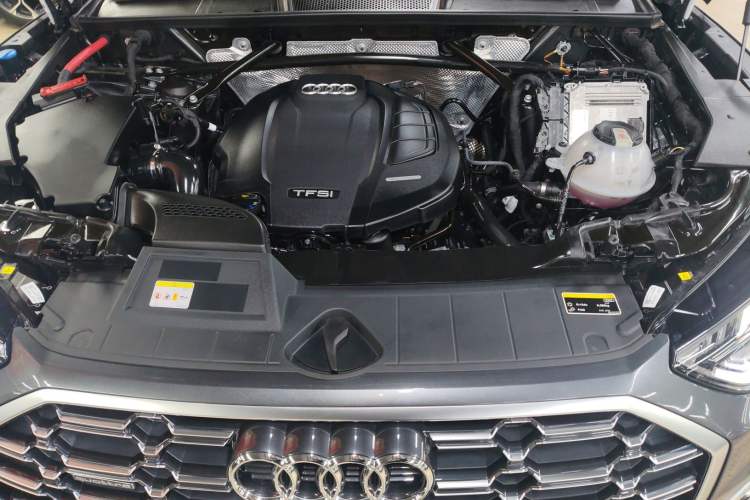 Used Audi Q5L 2021 40 TFSI Fashion Dynamic Model Engine Bay