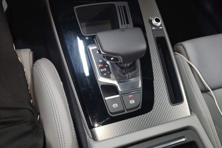 Used Audi Q5L 2021 40 TFSI Fashion Dynamic Model Gear Lever