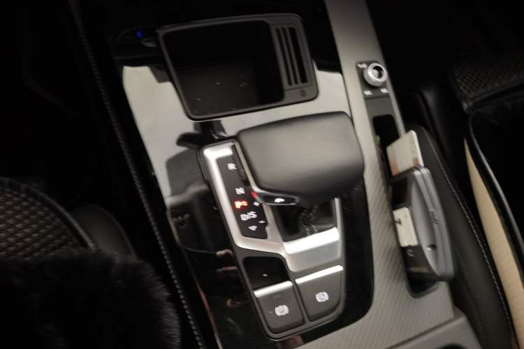 Used Audi Q5L 2021 40 TFSI Luxury Dynamic Edition Gear Lever