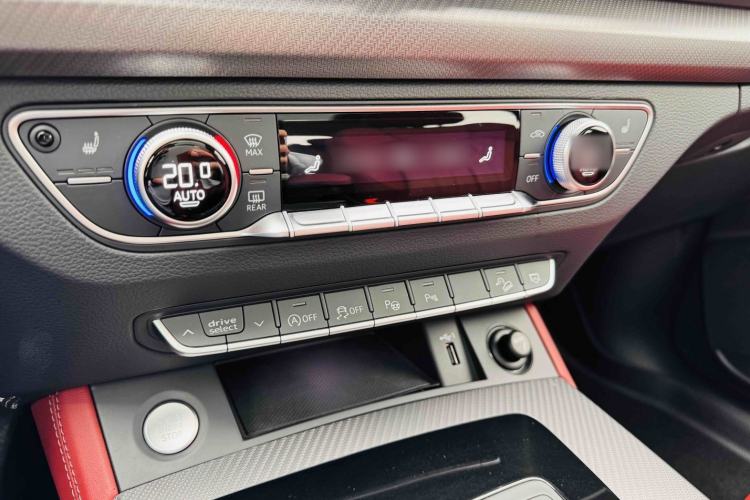 Used Audi Q5L 2021 40 TFSI Enjoy Life Edition Interior 8
