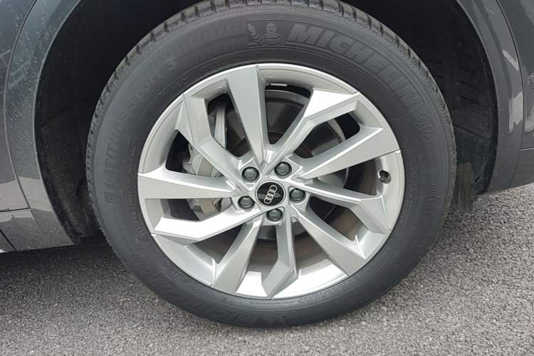 Used Audi Q5L 2021 40 TFSI Luxury Dynamic Edition Right Front Wheel Hub
