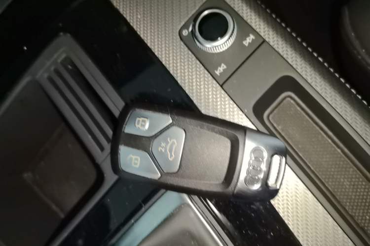 Used Audi Q5L 2021 40 TFSI Luxury Dynamic Edition Vehicle Key